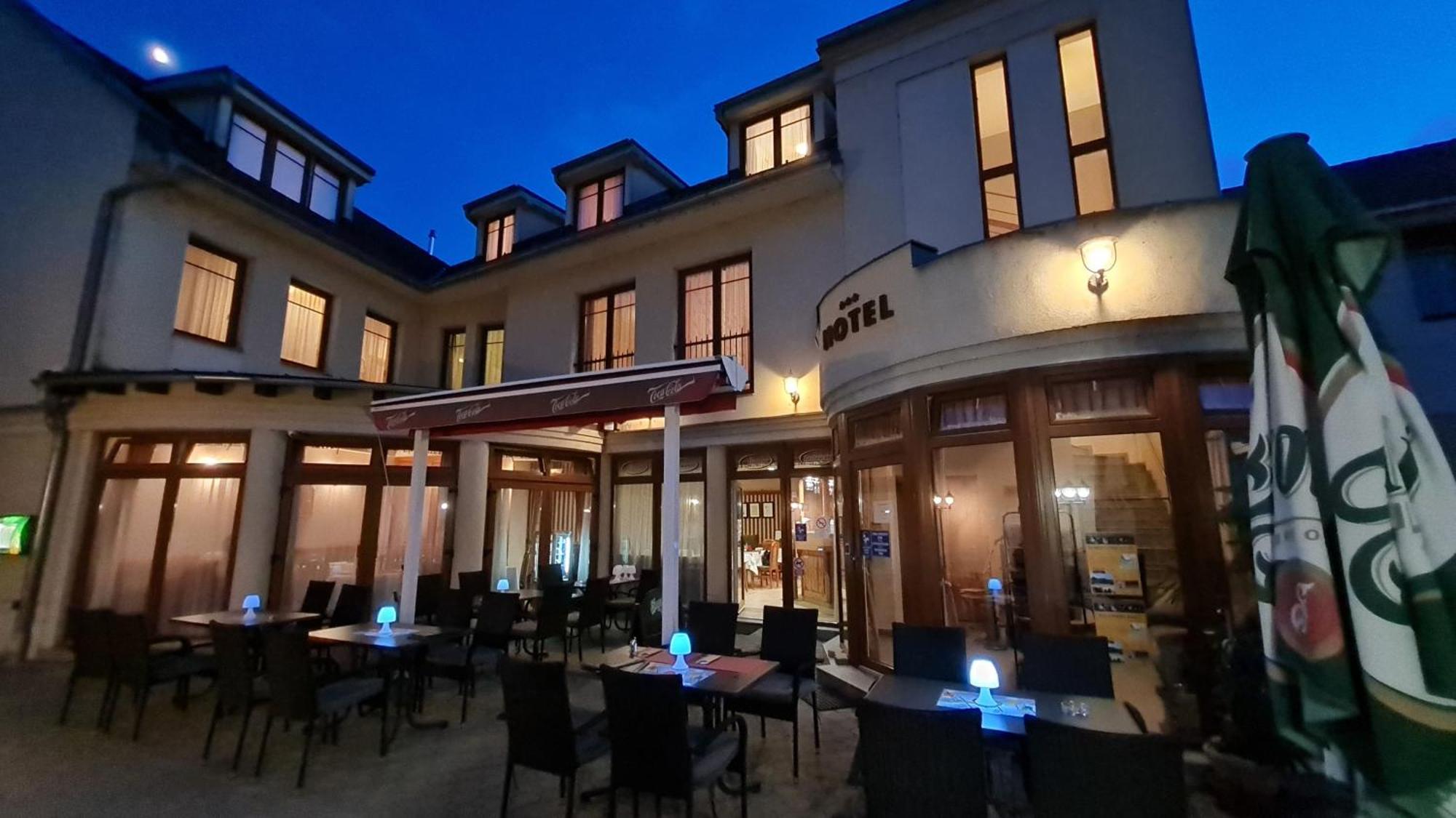 Hotel Patonai Fertőd Zewnętrze zdjęcie